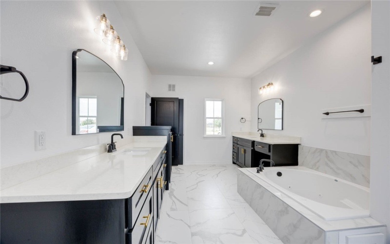 1365 Whitehand Court, Corpus Christi, TX 78415, 5 Habitaciones Habitaciones , ,3 BañosBaños,Residential,En Venta,1365 Whitehand Court,457689
