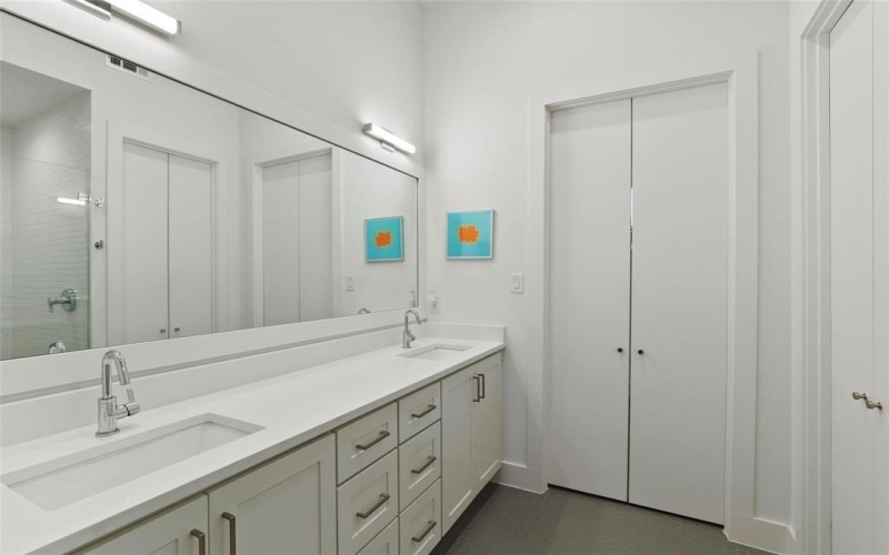 2226 N Garrett Avenue #105, Dallas, TX 75206, 2 Bedrooms Bedrooms, ,2 BathroomsBathrooms,Residential Lease,For Rent,2226 N Garrett Avenue,20978704