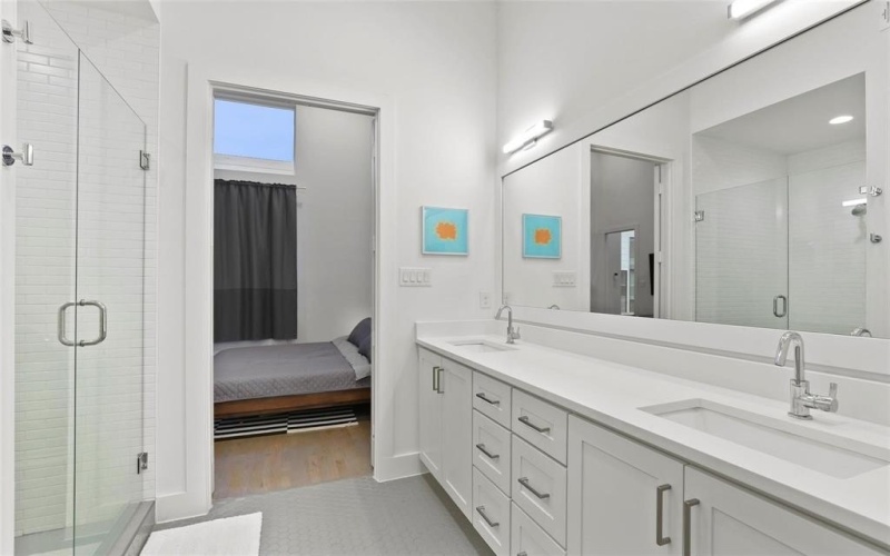 2226 N Garrett Avenue #105, Dallas, TX 75206, 2 Bedrooms Bedrooms, ,2 BathroomsBathrooms,Residential Lease,For Rent,2226 N Garrett Avenue,20978704