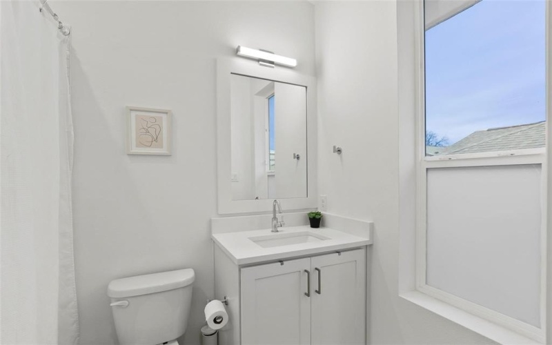 2226 N Garrett Avenue #105, Dallas, TX 75206, 2 Bedrooms Bedrooms, ,2 BathroomsBathrooms,Residential Lease,For Rent,2226 N Garrett Avenue,20978704