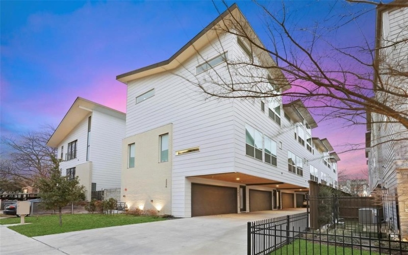 2226 N Garrett Avenue #105, Dallas, TX 75206, 2 Bedrooms Bedrooms, ,2 BathroomsBathrooms,Residential Lease,For Rent,2226 N Garrett Avenue,20978704