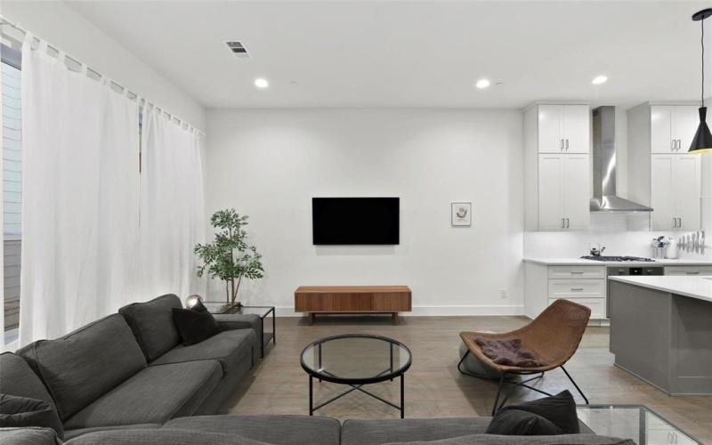 2226 N Garrett Avenue #105, Dallas, TX 75206, 2 Bedrooms Bedrooms, ,2 BathroomsBathrooms,Residential Lease,For Rent,2226 N Garrett Avenue,20978704