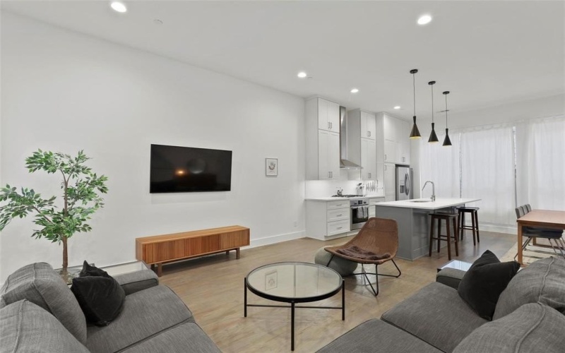 2226 N Garrett Avenue #105, Dallas, TX 75206, 2 Bedrooms Bedrooms, ,2 BathroomsBathrooms,Residential Lease,For Rent,2226 N Garrett Avenue,20978704