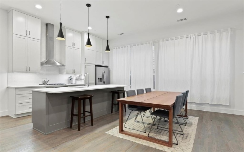 2226 N Garrett Avenue #105, Dallas, TX 75206, 2 Bedrooms Bedrooms, ,2 BathroomsBathrooms,Residential Lease,For Rent,2226 N Garrett Avenue,20978704