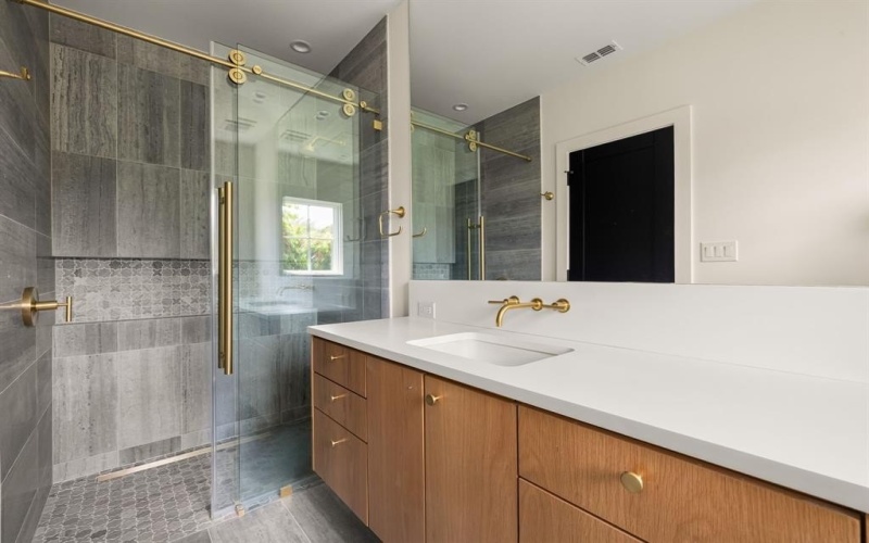 3939 Hawthorne #103, Dallas, TX 75219, 3 Bedrooms Bedrooms, ,3 BathroomsBathrooms,Residential,For Sale,3939 Hawthorne,20978985