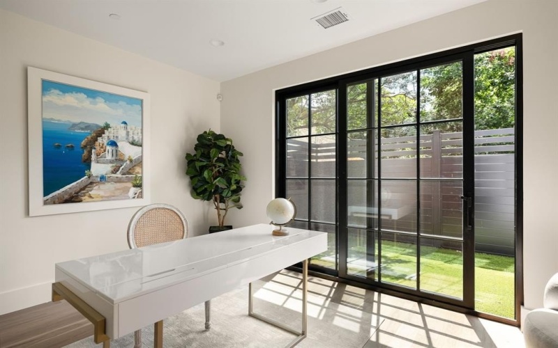 3939 Hawthorne #103, Dallas, TX 75219, 3 Bedrooms Bedrooms, ,3 BathroomsBathrooms,Residential,For Sale,3939 Hawthorne,20978985