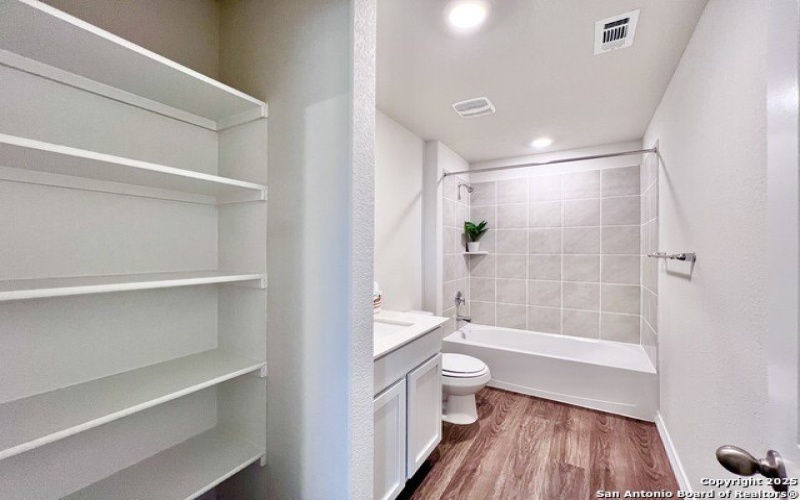 21109 WATERCOURSE WAY, San Antonio, TX 78266, 4 Bedrooms Bedrooms, ,3 BathroomsBathrooms,Residential Lease,For Rent,21109 WATERCOURSE WAY,1874631