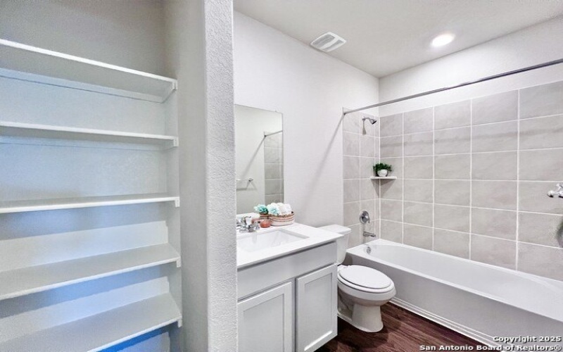 21109 WATERCOURSE WAY, San Antonio, TX 78266, 4 Bedrooms Bedrooms, ,3 BathroomsBathrooms,Residential Lease,For Rent,21109 WATERCOURSE WAY,1874631