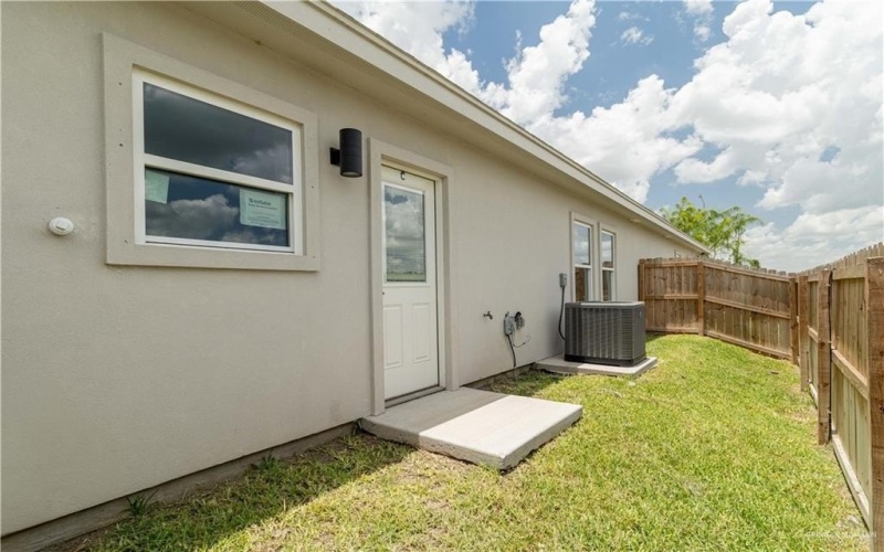 1024 N Abbey Avenue, Edinburg, TX 78541, ,Residential Multi Family,En Venta,1024 N Abbey Avenue,474564