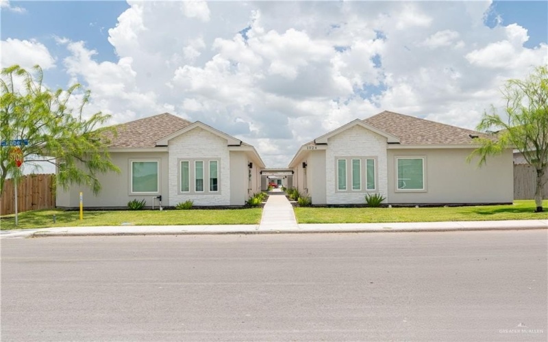 1024 N Abbey Avenue, Edinburg, TX 78541, ,Residential Multi Family,En Venta,1024 N Abbey Avenue,474564