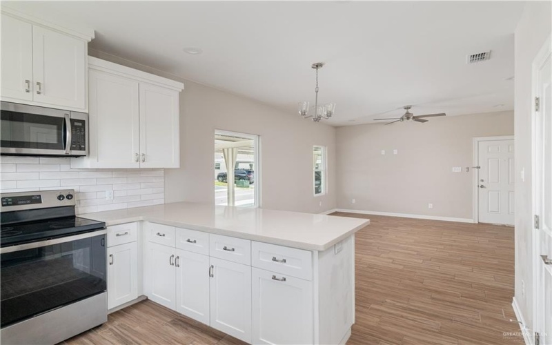 1024 N Abbey Avenue, Edinburg, TX 78541, ,Residential Multi Family,En Venta,1024 N Abbey Avenue,474564