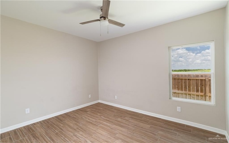 1024 N Abbey Avenue, Edinburg, TX 78541, ,Residential Multi Family,En Venta,1024 N Abbey Avenue,474564