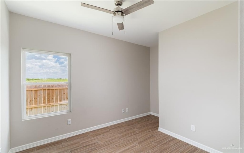 1024 N Abbey Avenue, Edinburg, TX 78541, ,Residential Multi Family,En Venta,1024 N Abbey Avenue,474564