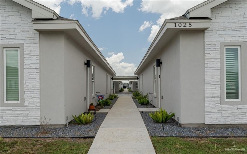 1025 N Clarence Avenue, Edinburg, TX 78541, ,Residential Multi Family,En Venta,1025 N Clarence Avenue,474566