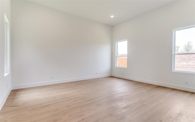 2315 Bussey Drive, Irving, TX 75062, 5 Bedrooms Bedrooms, ,3 BathroomsBathrooms,Residential,For Sale,2315 Bussey Drive,20962920