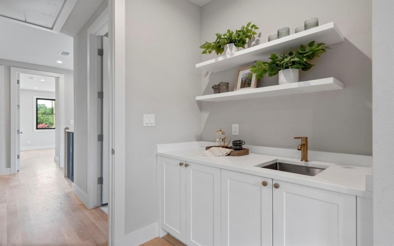 5746 Goodwin Avenue, Dallas, TX 75206, 4 Bedrooms Bedrooms, ,5 BathroomsBathrooms,Residential,For Sale,5746 Goodwin Avenue,20965248