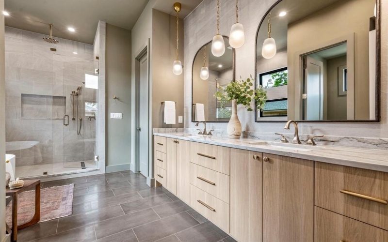 5746 Goodwin Avenue, Dallas, TX 75206, 4 Bedrooms Bedrooms, ,5 BathroomsBathrooms,Residential,For Sale,5746 Goodwin Avenue,20965248