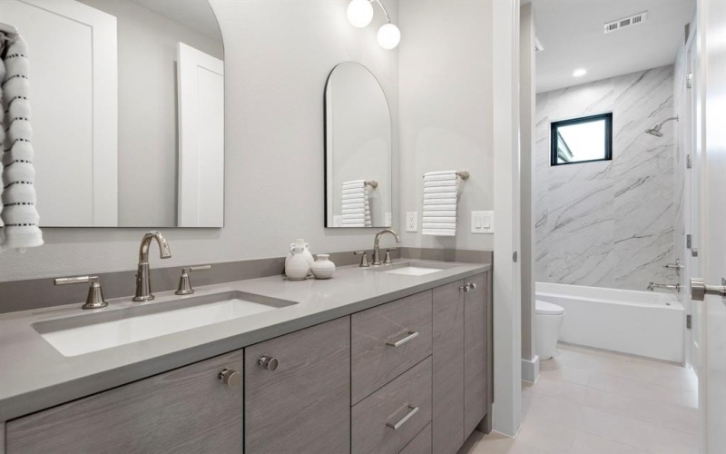 5746 Goodwin Avenue, Dallas, TX 75206, 4 Bedrooms Bedrooms, ,5 BathroomsBathrooms,Residential,For Sale,5746 Goodwin Avenue,20965248