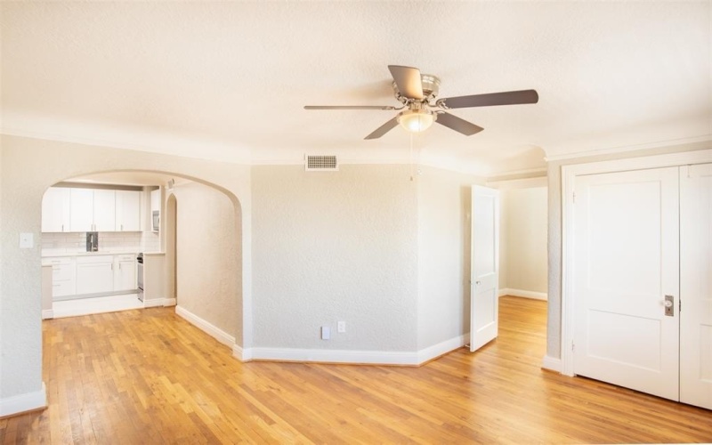 3312 Daniel Avenue #104, University Park, TX 75205, 2 Bedrooms Bedrooms, ,1 BathroomBathrooms,Residential Lease,For Rent,3312 Daniel Avenue,20980082