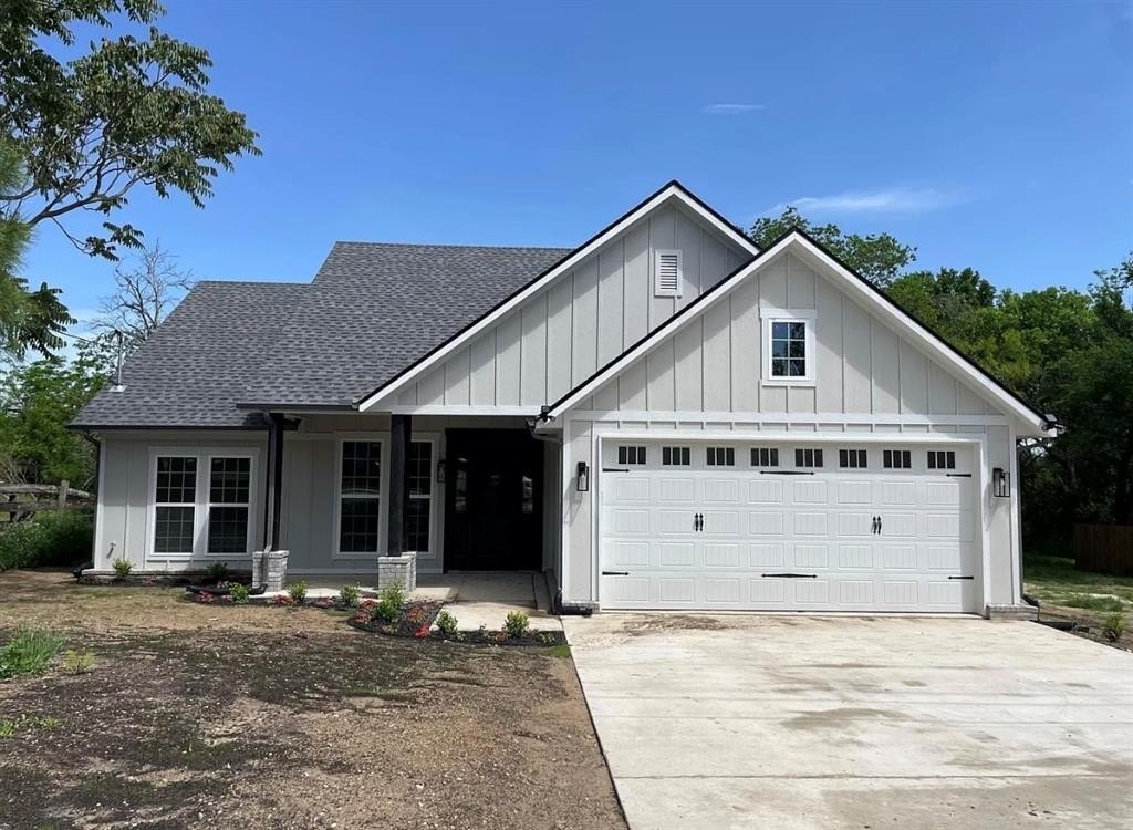 115 E 8th Street, Weatherford, TX 76086, 3 Bedrooms Bedrooms, ,2 BathroomsBathrooms,Residential Lease,For Rent,115 E 8th Street,20981276