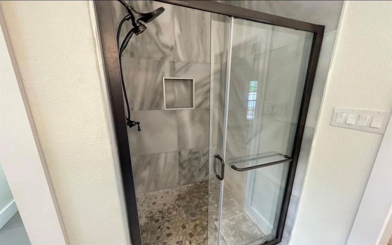 115 E 8th Street, Weatherford, TX 76086, 3 Bedrooms Bedrooms, ,2 BathroomsBathrooms,Residential Lease,For Rent,115 E 8th Street,20981276