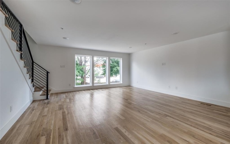 1612 Grigsby Avenue #101, Dallas, TX 75204, 2 Bedrooms Bedrooms, ,2 BathroomsBathrooms,Residential Lease,For Rent,1612 Grigsby Avenue,20981461