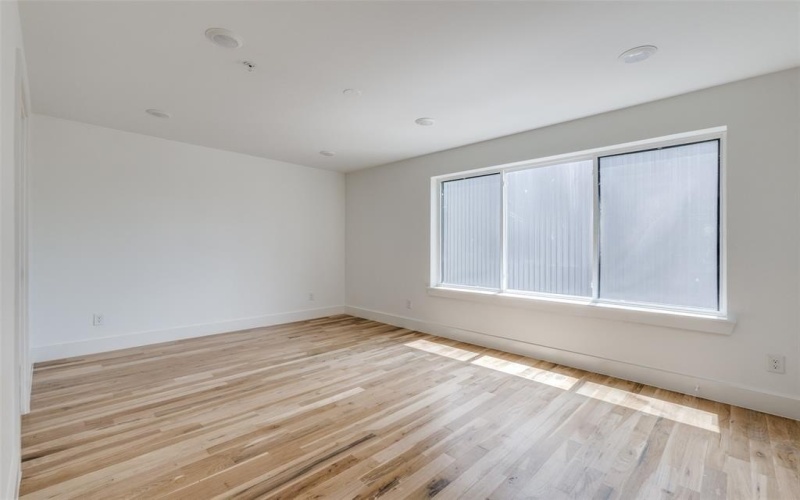 1612 Grigsby Avenue #101, Dallas, TX 75204, 2 Bedrooms Bedrooms, ,2 BathroomsBathrooms,Residential Lease,For Rent,1612 Grigsby Avenue,20981461