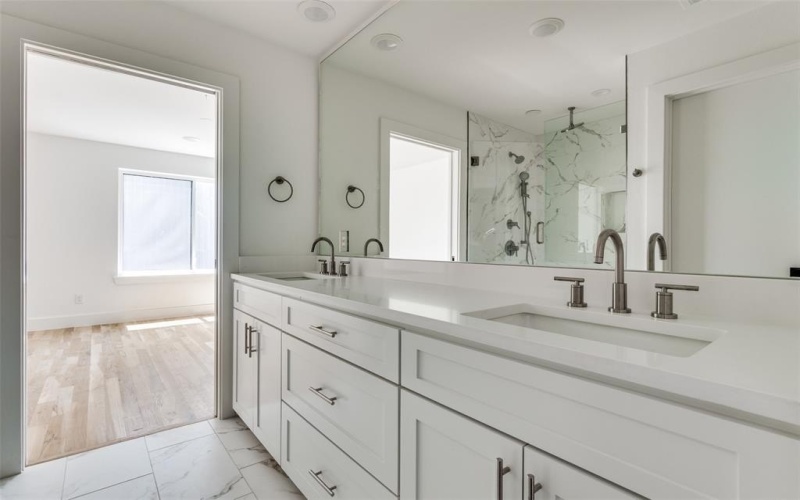 1612 Grigsby Avenue #101, Dallas, TX 75204, 2 Bedrooms Bedrooms, ,2 BathroomsBathrooms,Residential Lease,For Rent,1612 Grigsby Avenue,20981461
