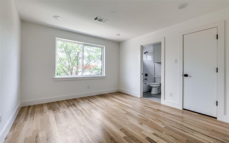 1612 Grigsby Avenue #101, Dallas, TX 75204, 2 Bedrooms Bedrooms, ,2 BathroomsBathrooms,Residential Lease,For Rent,1612 Grigsby Avenue,20981461