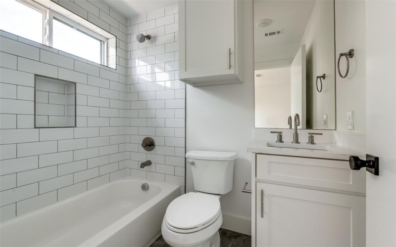 1612 Grigsby Avenue #101, Dallas, TX 75204, 2 Bedrooms Bedrooms, ,2 BathroomsBathrooms,Residential Lease,For Rent,1612 Grigsby Avenue,20981461