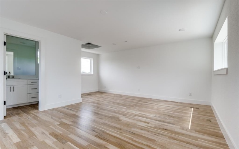 1612 Grigsby Avenue #101, Dallas, TX 75204, 2 Bedrooms Bedrooms, ,2 BathroomsBathrooms,Residential Lease,For Rent,1612 Grigsby Avenue,20981461