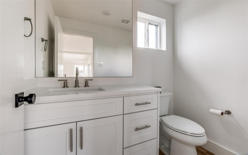 1612 Grigsby Avenue #101, Dallas, TX 75204, 2 Bedrooms Bedrooms, ,2 BathroomsBathrooms,Residential Lease,For Rent,1612 Grigsby Avenue,20981461