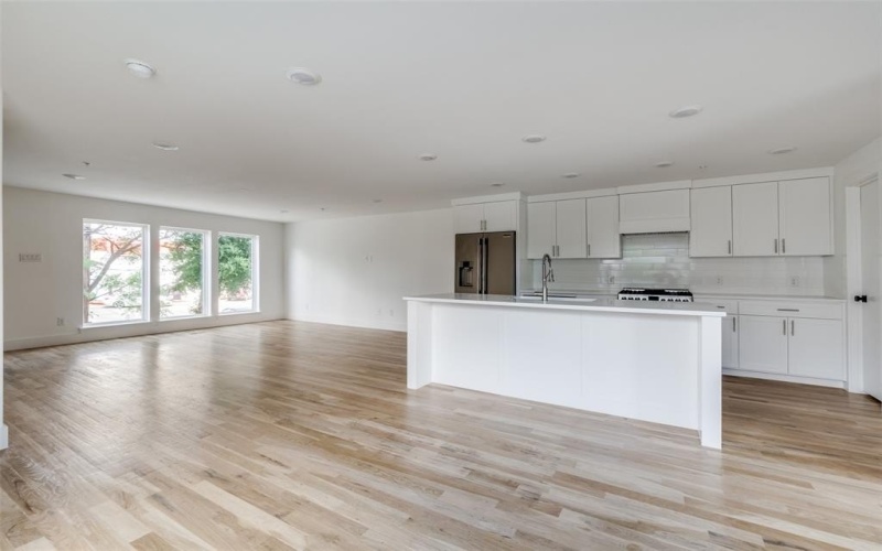 1612 Grigsby Avenue #101, Dallas, TX 75204, 2 Bedrooms Bedrooms, ,2 BathroomsBathrooms,Residential Lease,For Rent,1612 Grigsby Avenue,20981461