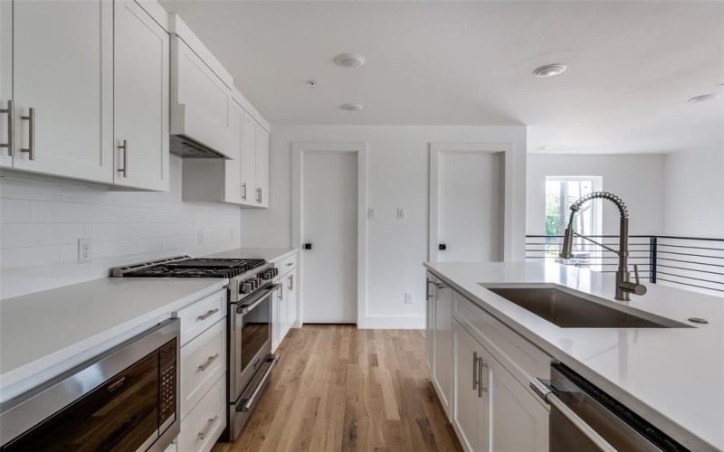1612 Grigsby Avenue #101, Dallas, TX 75204, 2 Bedrooms Bedrooms, ,2 BathroomsBathrooms,Residential Lease,For Rent,1612 Grigsby Avenue,20981461