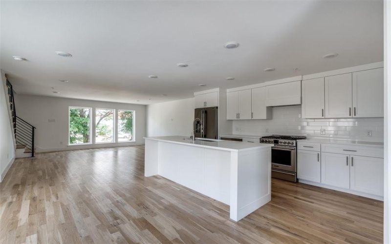 1612 Grigsby Avenue #101, Dallas, TX 75204, 2 Bedrooms Bedrooms, ,2 BathroomsBathrooms,Residential Lease,For Rent,1612 Grigsby Avenue,20981461