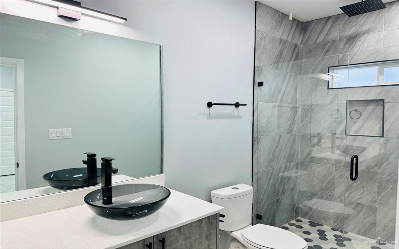 1018 N Clarence Avenue #3, Edinburg, TX 78539, 3 Bedrooms Bedrooms, ,2 BathroomsBathrooms,Residential Lease,For Rent,1018 N Clarence Avenue,474630