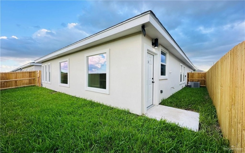 1018 N Clarence Avenue #3, Edinburg, TX 78539, 3 Bedrooms Bedrooms, ,2 BathroomsBathrooms,Residential Lease,For Rent,1018 N Clarence Avenue,474630