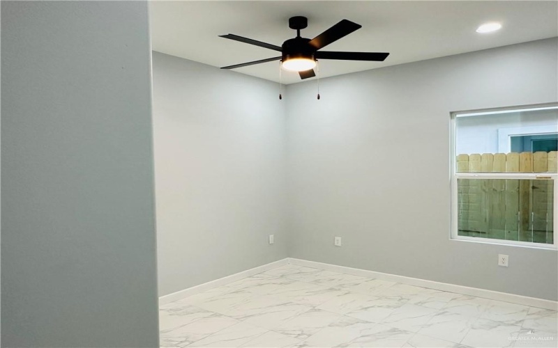 1018 N Clarence Avenue #3, Edinburg, TX 78539, 3 Bedrooms Bedrooms, ,2 BathroomsBathrooms,Residential Lease,For Rent,1018 N Clarence Avenue,474630