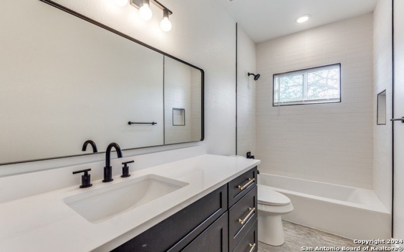 207 Gravel St #101, San Antonio, TX 78203, 3 Bedrooms Bedrooms, ,2 BathroomsBathrooms,Residential,For Sale,207 Gravel St,1878859