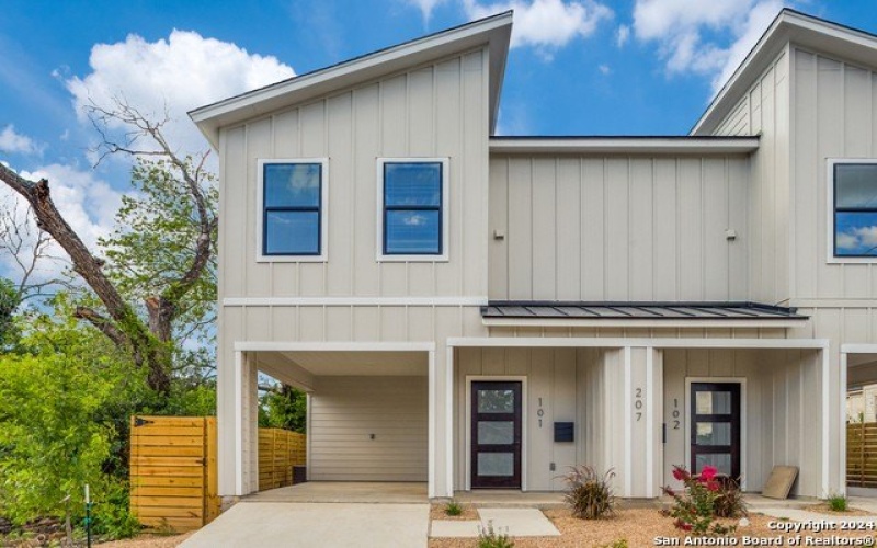 207 Gravel St #101, San Antonio, TX 78203, 3 Bedrooms Bedrooms, ,2 BathroomsBathrooms,Residential,For Sale,207 Gravel St,1878859