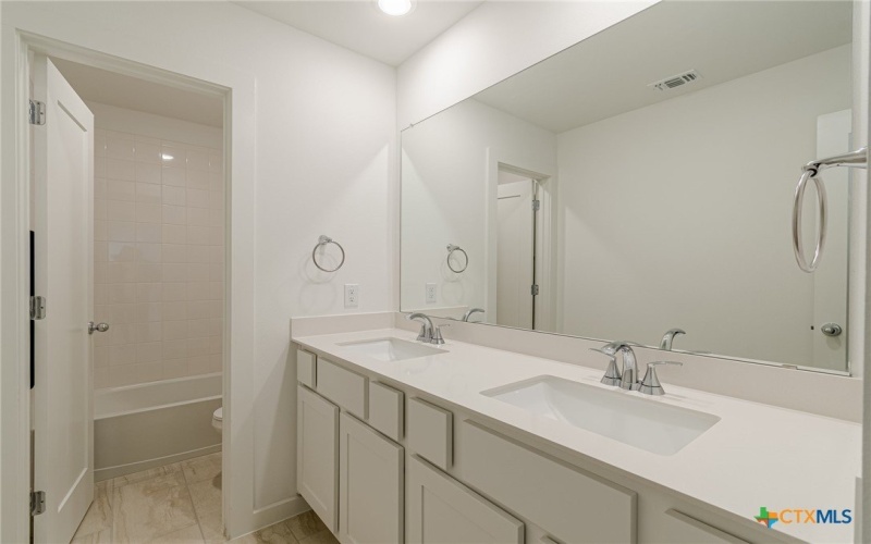 220 Alpine Lakes, New Braunfels, TX 78130, 5 Bedrooms Bedrooms, ,3 BathroomsBathrooms,Residential,For Sale,220 Alpine Lakes,584143