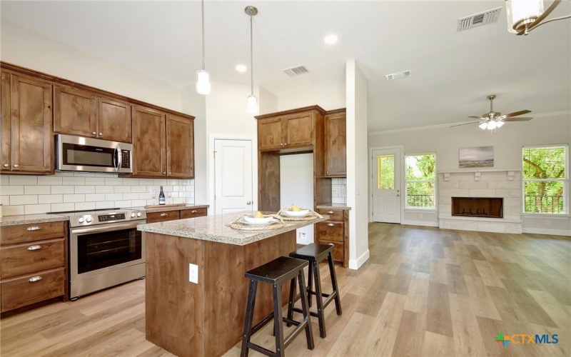 2109 Meadow View Drive, San Marcos, TX 78666, 3 Bedrooms Bedrooms, ,2 BathroomsBathrooms,Residential,For Sale,2109 Meadow View Drive,584456