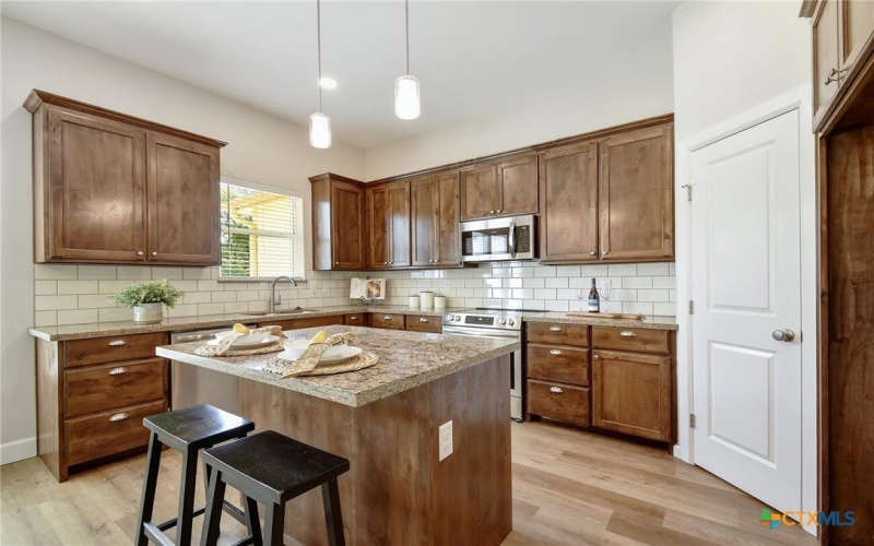 2109 Meadow View Drive, San Marcos, TX 78666, 3 Bedrooms Bedrooms, ,2 BathroomsBathrooms,Residential,For Sale,2109 Meadow View Drive,584456
