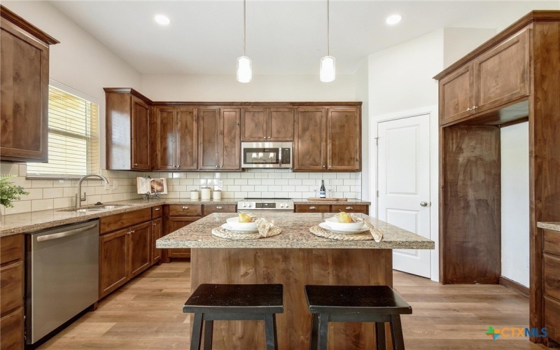 2109 Meadow View Drive, San Marcos, TX 78666, 3 Bedrooms Bedrooms, ,2 BathroomsBathrooms,Residential,For Sale,2109 Meadow View Drive,584456