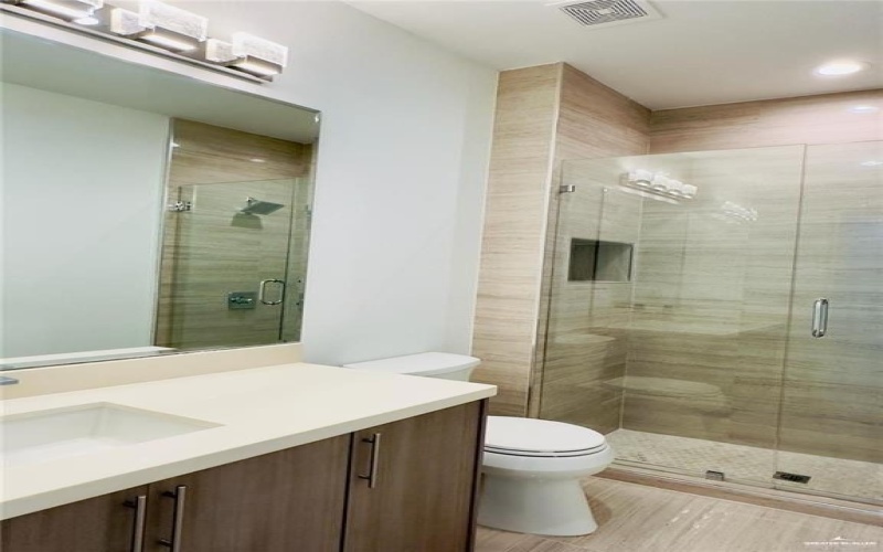 805 N Clarence Avenue #1, Edinburg, TX 78541, 2 Habitaciones Habitaciones , ,2 BañosBaños,Residential Lease,En Alquiler,805 N Clarence Avenue,473941