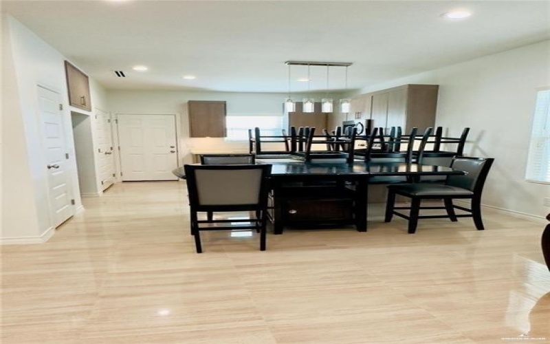 805 N Clarence Avenue #1, Edinburg, TX 78541, 2 Habitaciones Habitaciones , ,2 BañosBaños,Residential Lease,En Alquiler,805 N Clarence Avenue,473941
