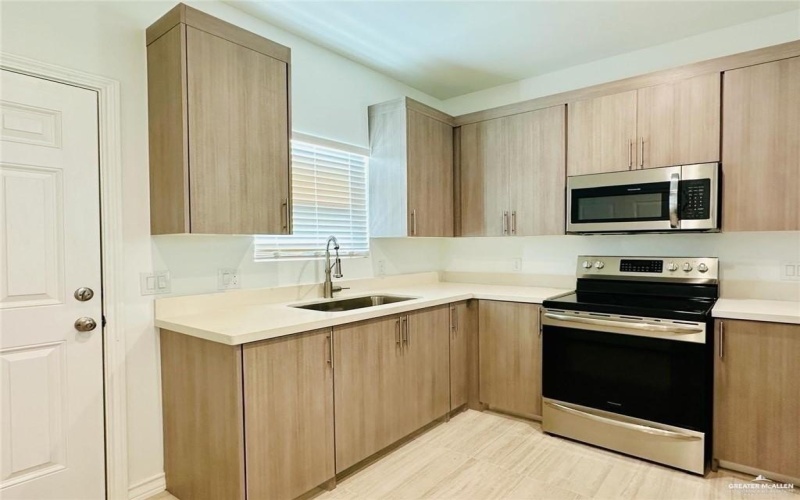 805 N Clarence Avenue #1, Edinburg, TX 78541, 2 Habitaciones Habitaciones , ,2 BañosBaños,Residential Lease,En Alquiler,805 N Clarence Avenue,473941