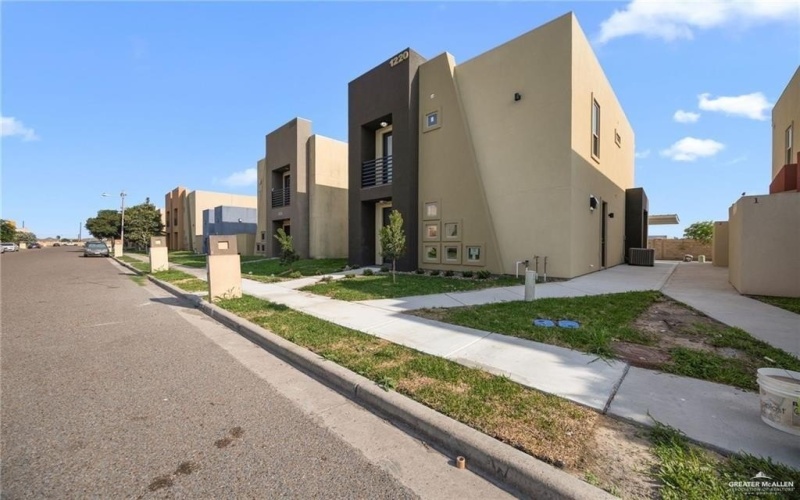 1220 E Camellia Avenue #2, McAllen, TX 78501, 2 Bedrooms Bedrooms, ,2 BathroomsBathrooms,Residential Lease,For Rent,1220 E Camellia Avenue,474667