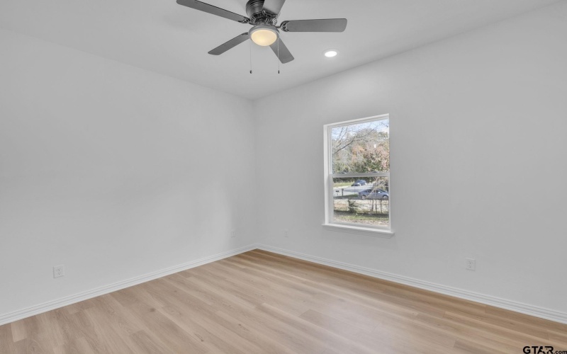 1410 W Connally St, Tyler, TX 75701, 3 Bedrooms Bedrooms, ,2 BathroomsBathrooms,Residential,For Sale,1410 W Connally St,25009747