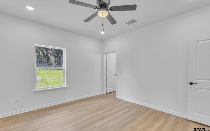 1410 W Connally St, Tyler, TX 75701, 3 Bedrooms Bedrooms, ,2 BathroomsBathrooms,Residential,For Sale,1410 W Connally St,25009747